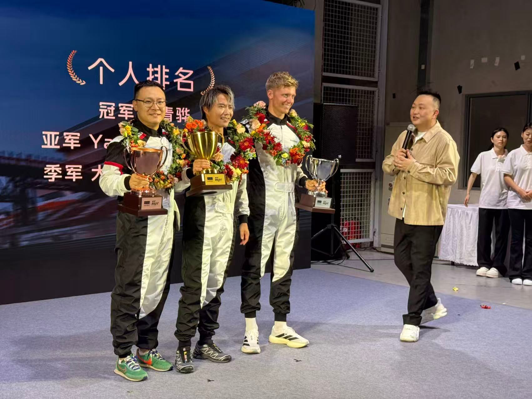 坏消息：拿不到冠军。好消息：输给了俩世界冠军。此时此刻我就是英格兰，排在西班牙阿
