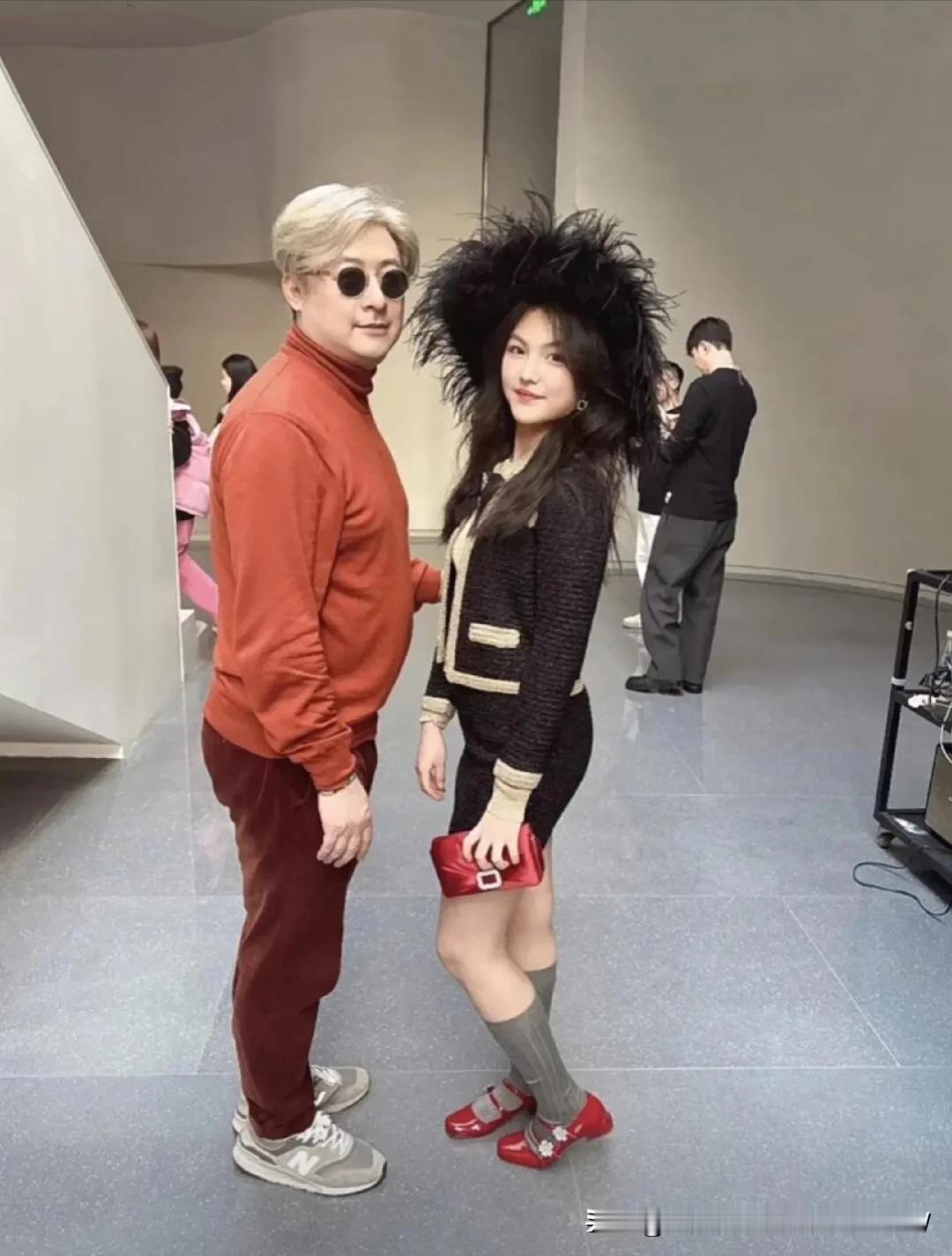 王岳伦带着女儿拍摄杂志，王诗龄这是要进军娱乐圈吗？14岁的王诗龄打扮出来看着太成