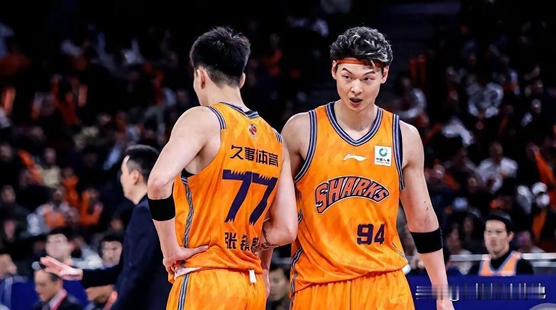 32-61半场结束山西落后上海29分，直接不是一个档次啊，无论外援还是国内球员都