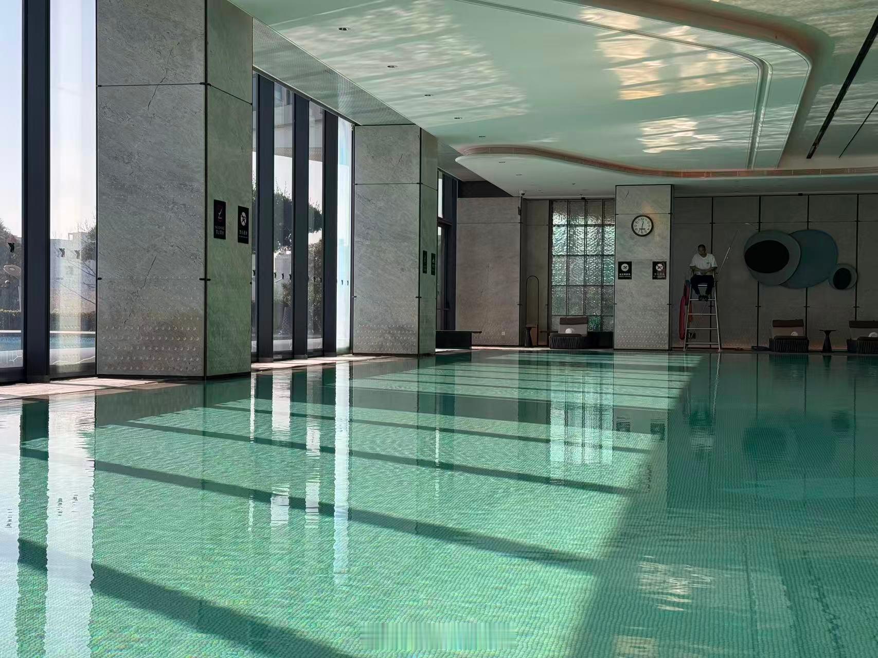 这酒店被我褥秃了，就住一天，包场游了两次 游泳打卡