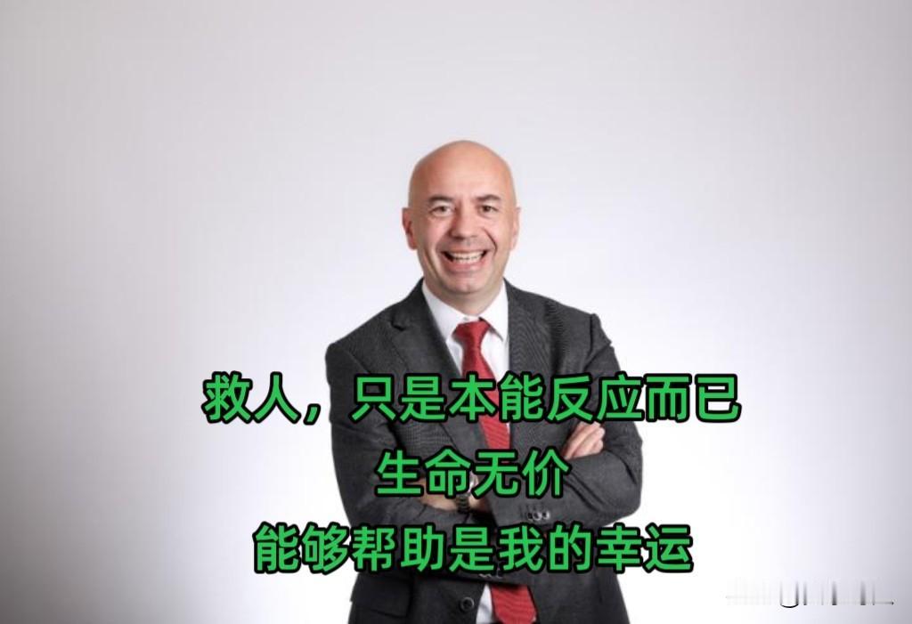 2025年度，最靓仔CEO，非这个总裁莫属
仅用48秒，从跨国总裁变身“香江英雄