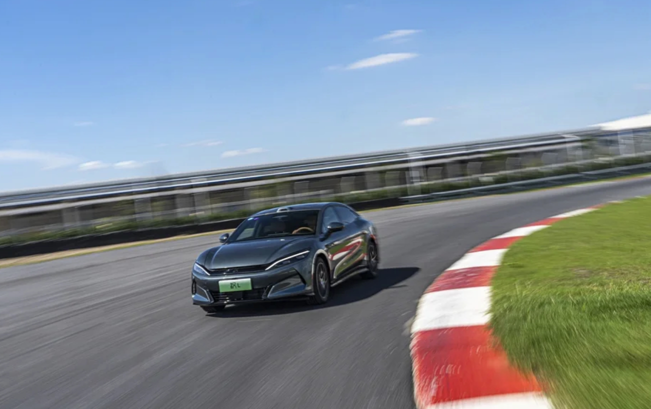 进军F1！比亚迪评估收购车队，有望成F1史上首支中国厂商队。执行副总裁李柯确认研