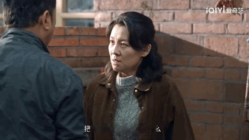 关晓彤王子奇新剧撕破脸了 齐时和曹信的“决裂”演技太浮夸了！大人一转身，俩人立马