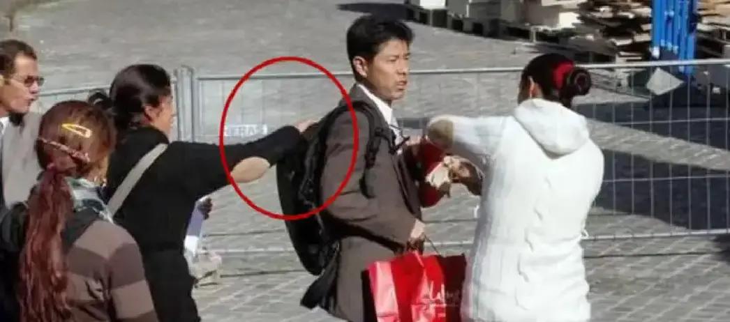 听说在欧洲，小偷们之间有个规矩，偷中国游客的钱和物品可以，但绝对不碰中国人的手机