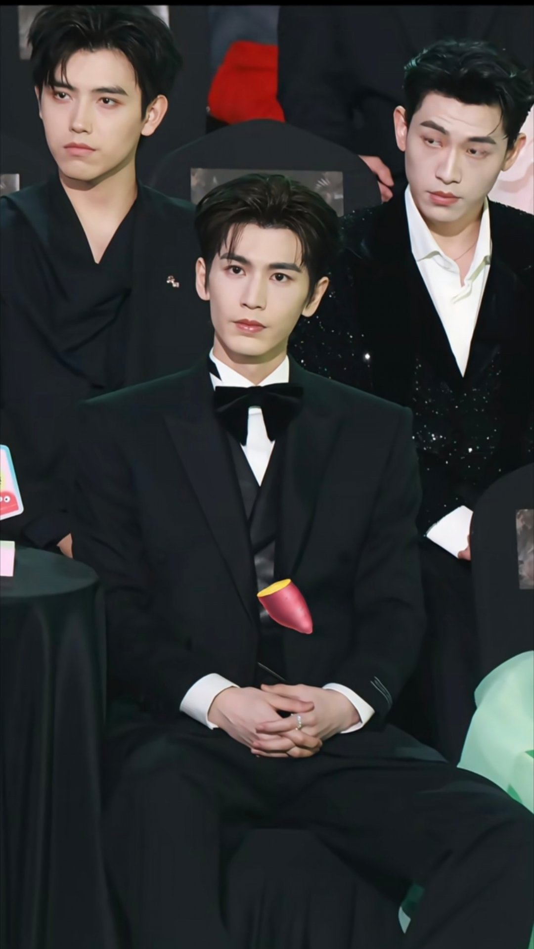 张凌赫真是全方位优越啊，坐在张凌赫后面的有点惨了