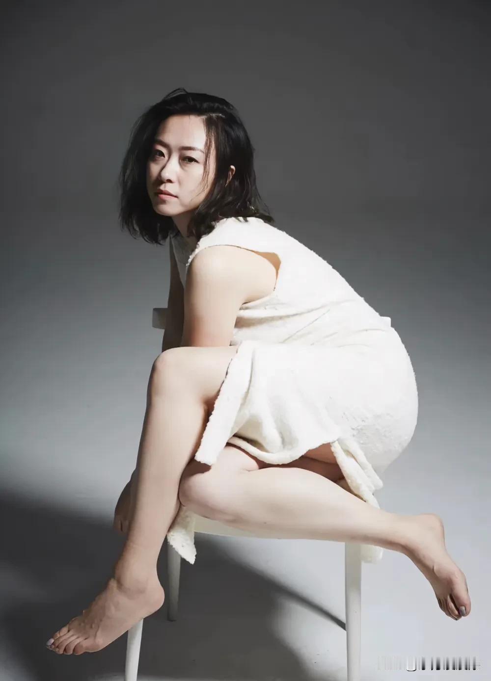 这个笨拙的动作毁了这么漂亮的女生！
刘陆，中国大陆女演员，拍了40多部戏依然不火