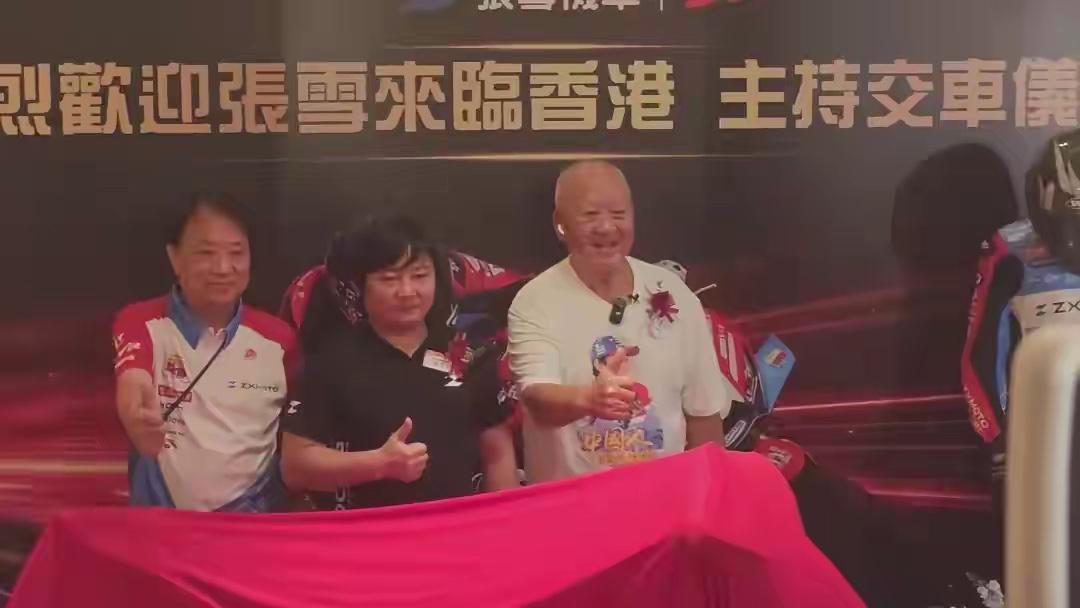 香港一直是个很特别的地方。

它离内地很近，但又长期站在全球资本、贸易和商业规则