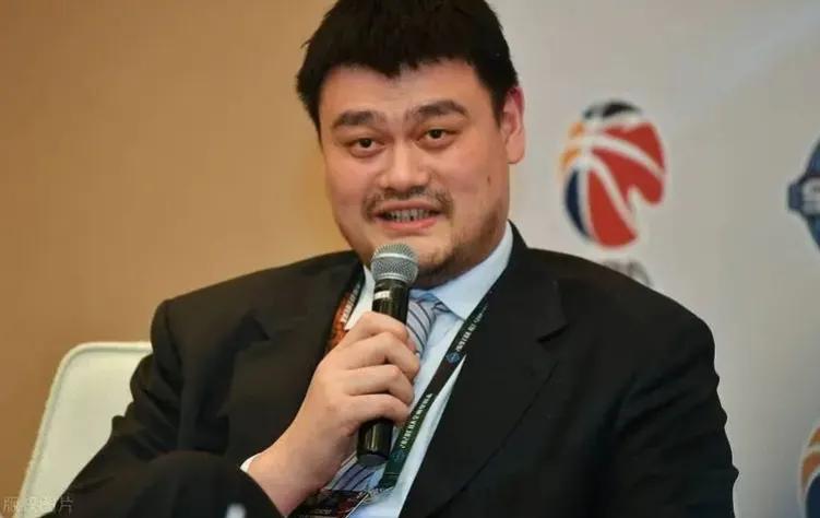 中国男篮兵败菲律宾，未能达成目标，晋级巴黎奥运会，主要原因有以下几点:
1.姚明