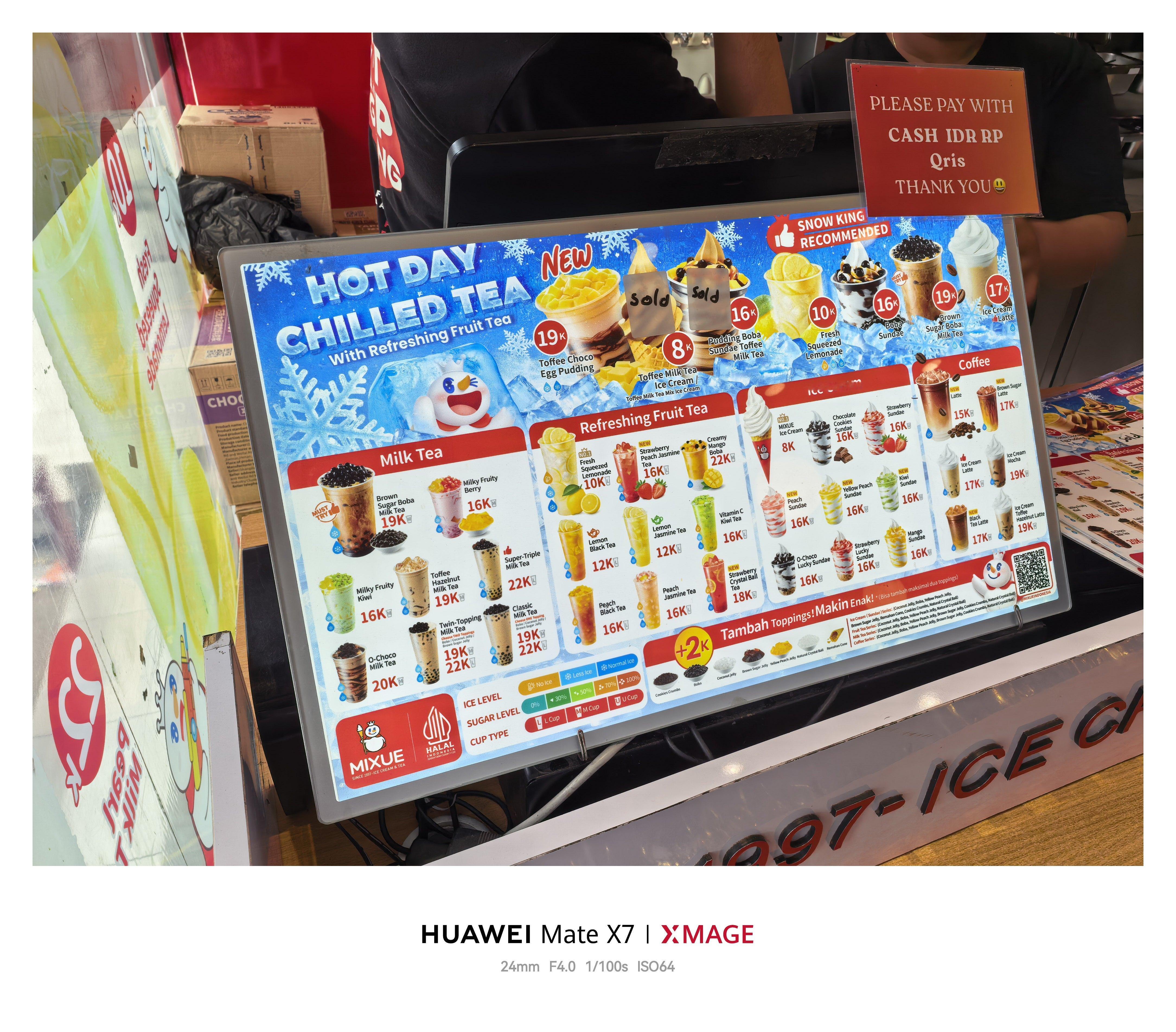 给大家看看一万一杯的蜜雪冰城柠檬水拿着这个被几个同胞问，在哪里买的雪王了。 印度