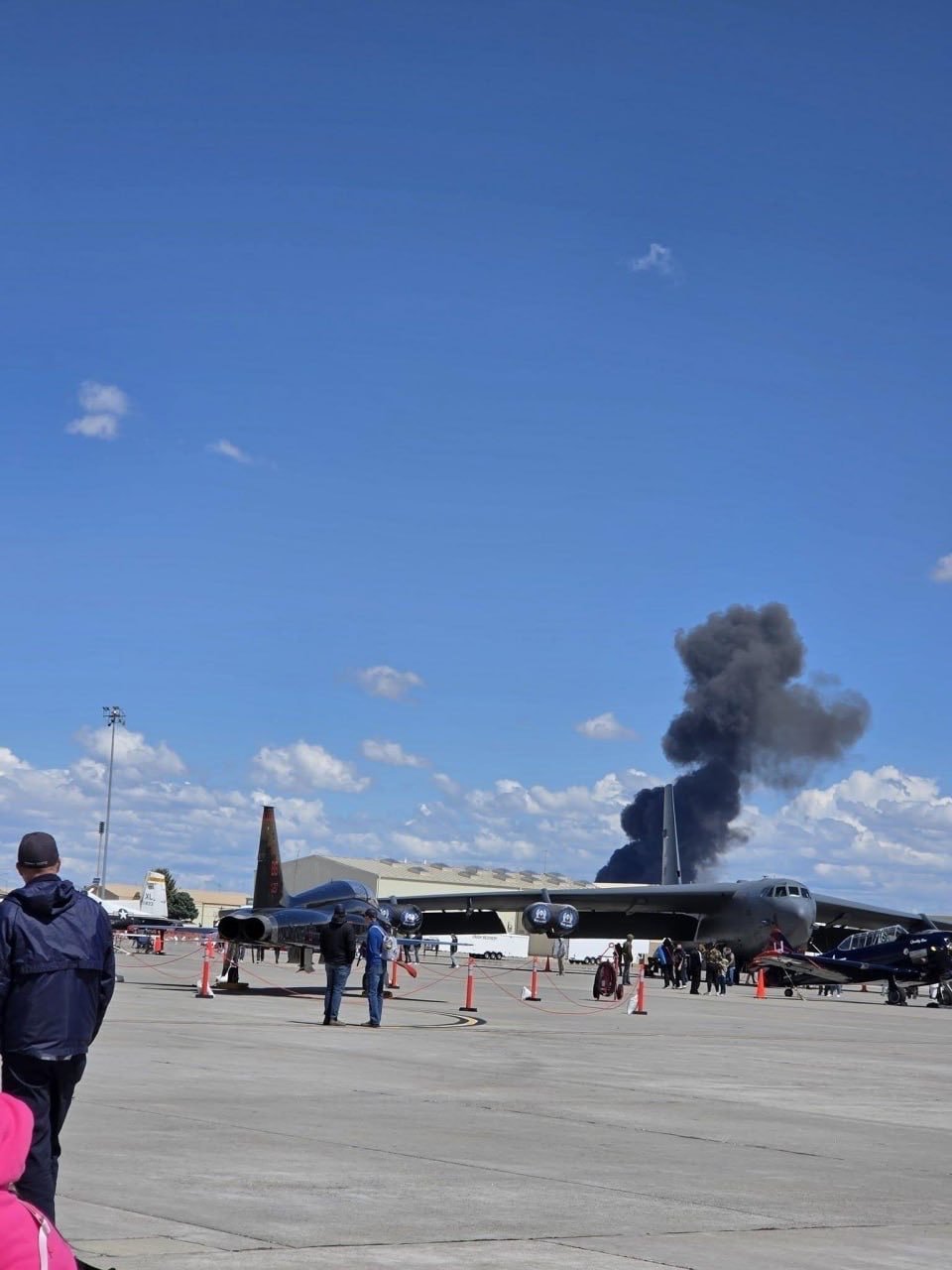 美国太平洋舰队海军航空兵发言人阿米莉亚·乌玛亚姆称，在爱荷达州空军基地飞行表演相