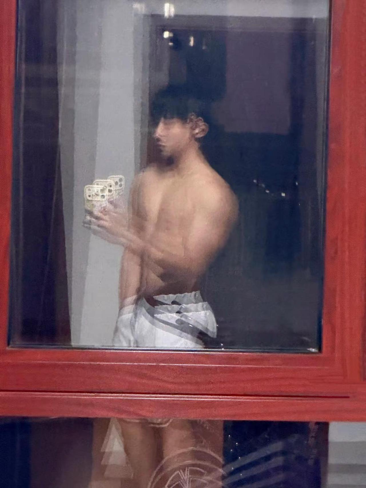 玻璃也不脏啊 怎么老让我擦？火象拍的照片只有火象懂 feelingmyworld