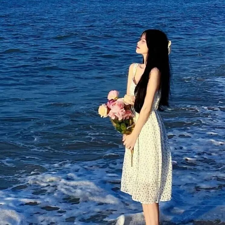 50个适合写在书签上的句子，简短也高级1. 与其互为人间 不如自成宇宙2. 岁岁