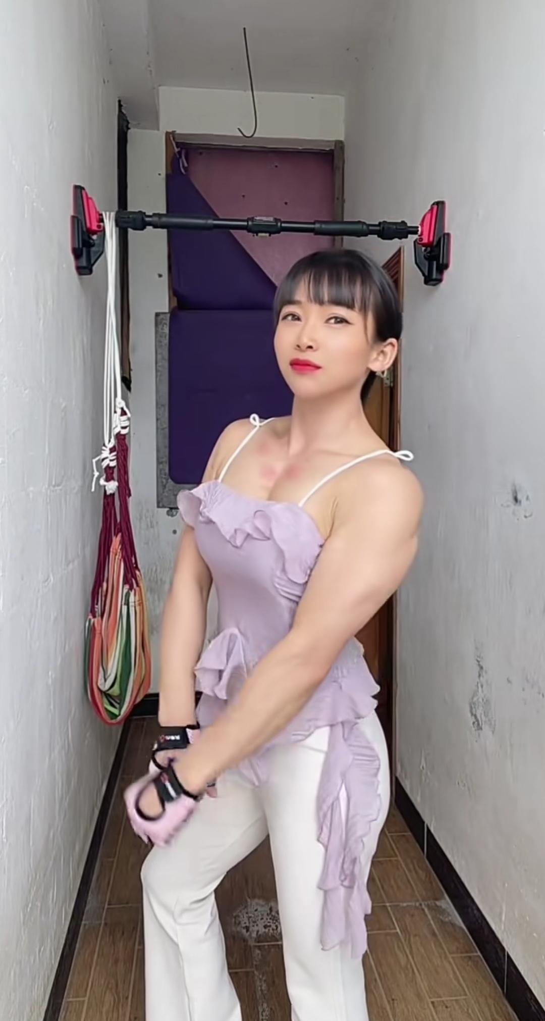 健身女孩的日常穿搭，自信满满！💪🏋️‍♀️
