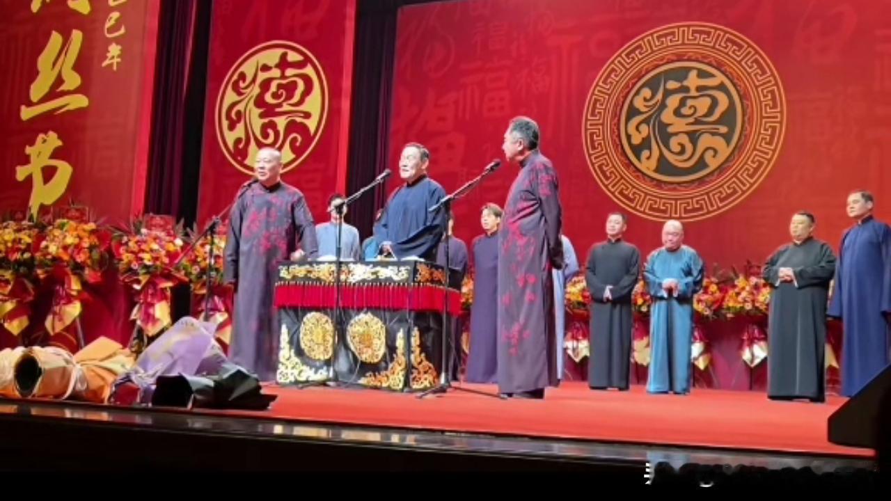 相声同行们生气也没用啊，谁家的粉丝节能连演7天？而且每一天还都能卖出票去？

所