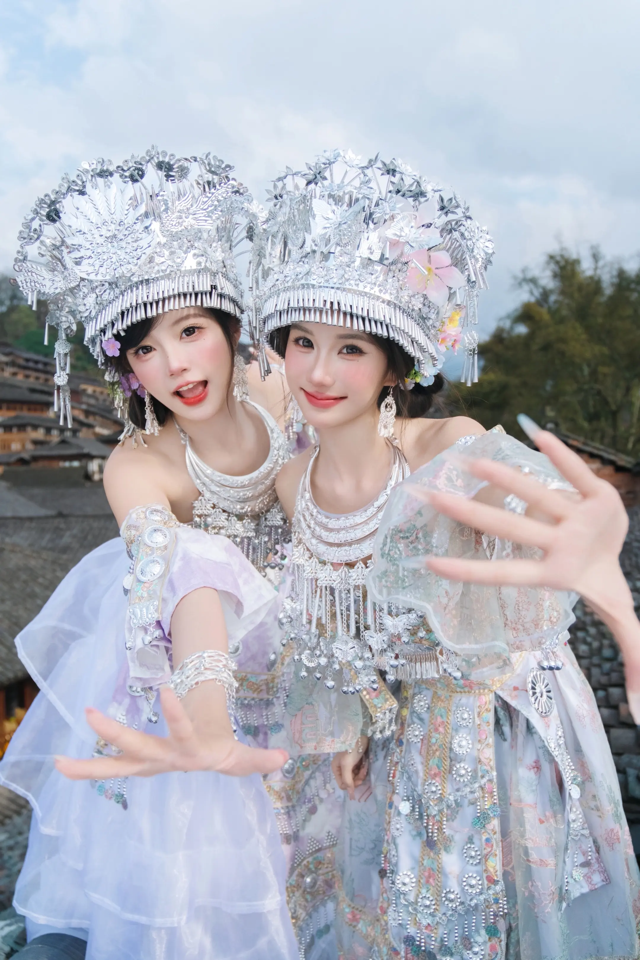 换上苗服，和闺蜜做一回苗寨在逃小公主✨