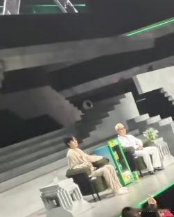 严浩翔说唱巅峰对决室内录制路透看到嘞