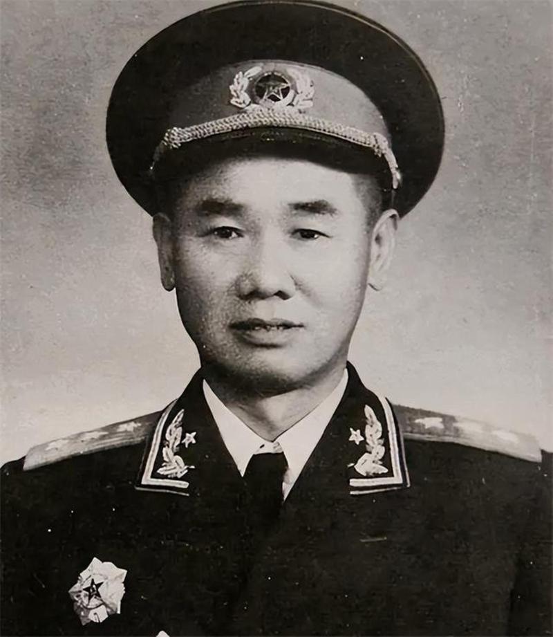 1972年,一位曾执掌大军区12年的开国上将复出,却要给另一位上将当副手。

这