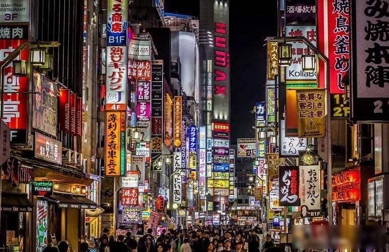 东京工薪族月入倒退三十年，日元缩水背后的真相，外籍劳工撑起的经济泡沫何时破？
前