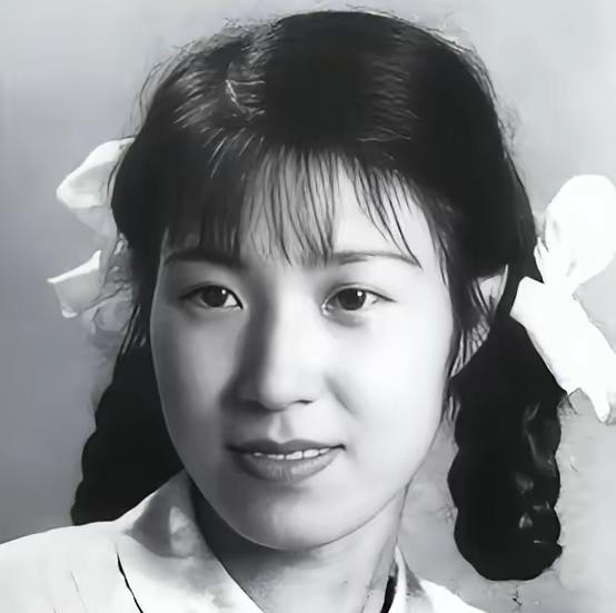 1956年，李玉琴到看守所探望溥仪，管理员考虑到两人14年没同房，破例让她留宿一