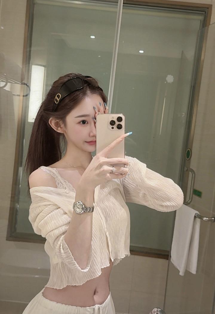 三分清纯三分艳丽三分骚气和一分可爱 构成了我这个十分完美的女人