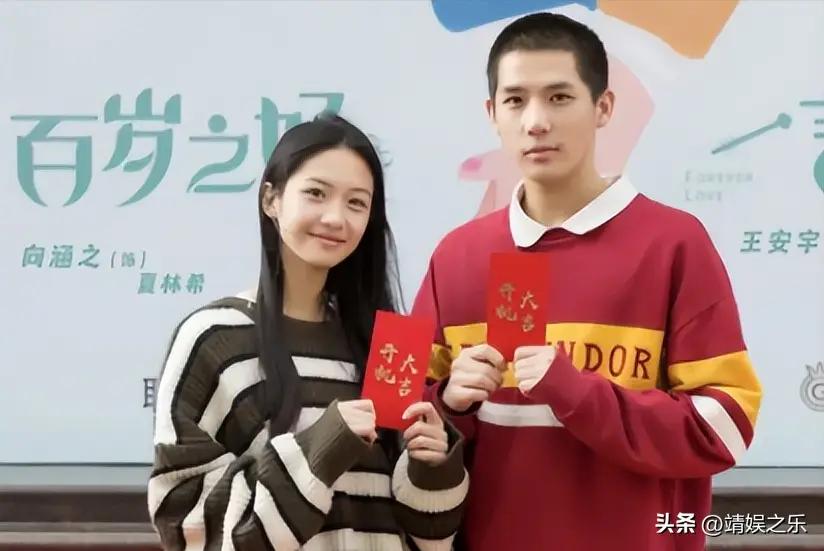 王安宇镜头下的刘浩存。把灵动少女感和刻进骨子里的倔强
拿捏得格外精准，尤其在
《