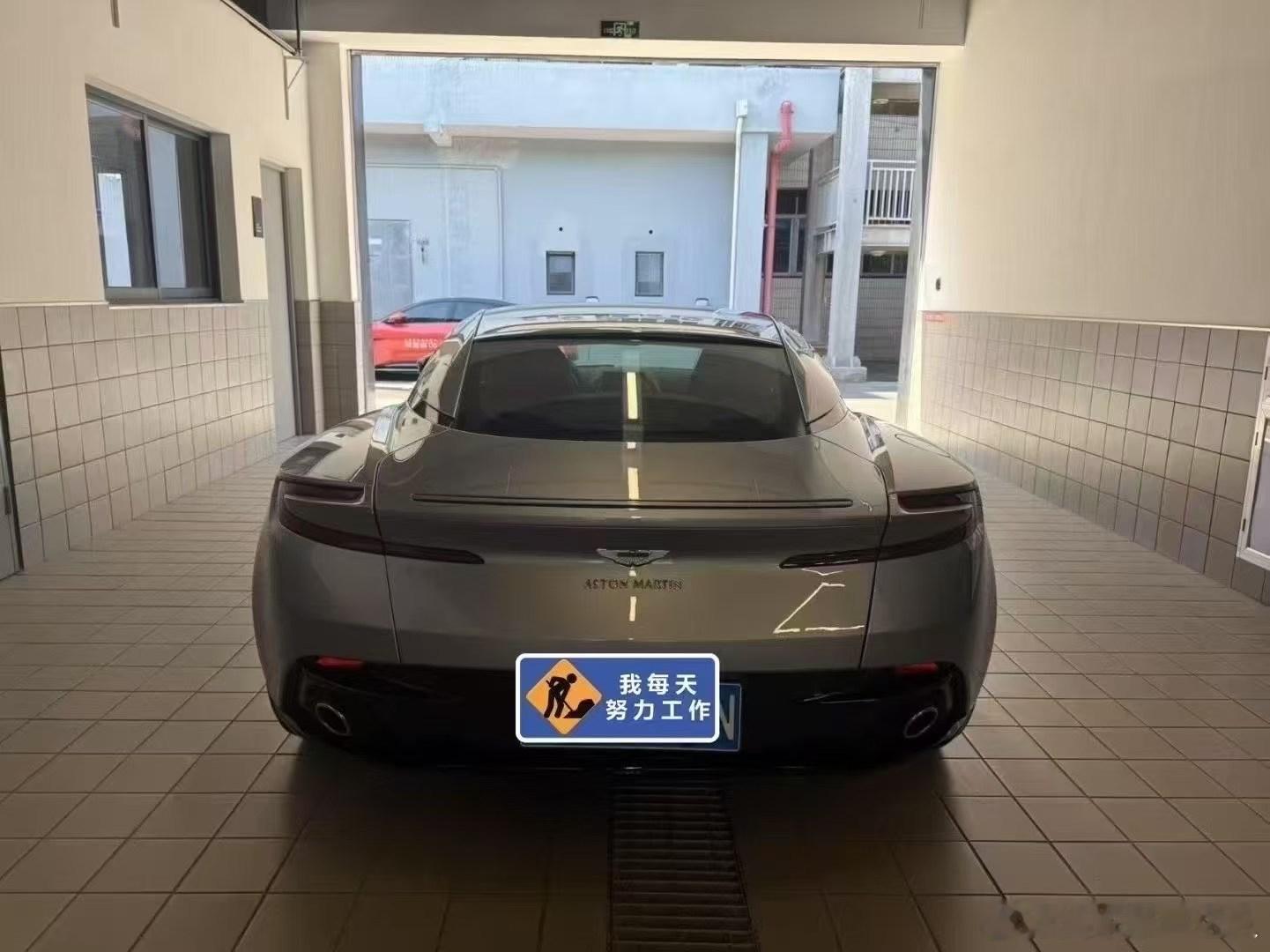 阿斯顿·马丁DB11 4.0 求伯乐，19年上牌2.6万公里、完美配色配置、带B