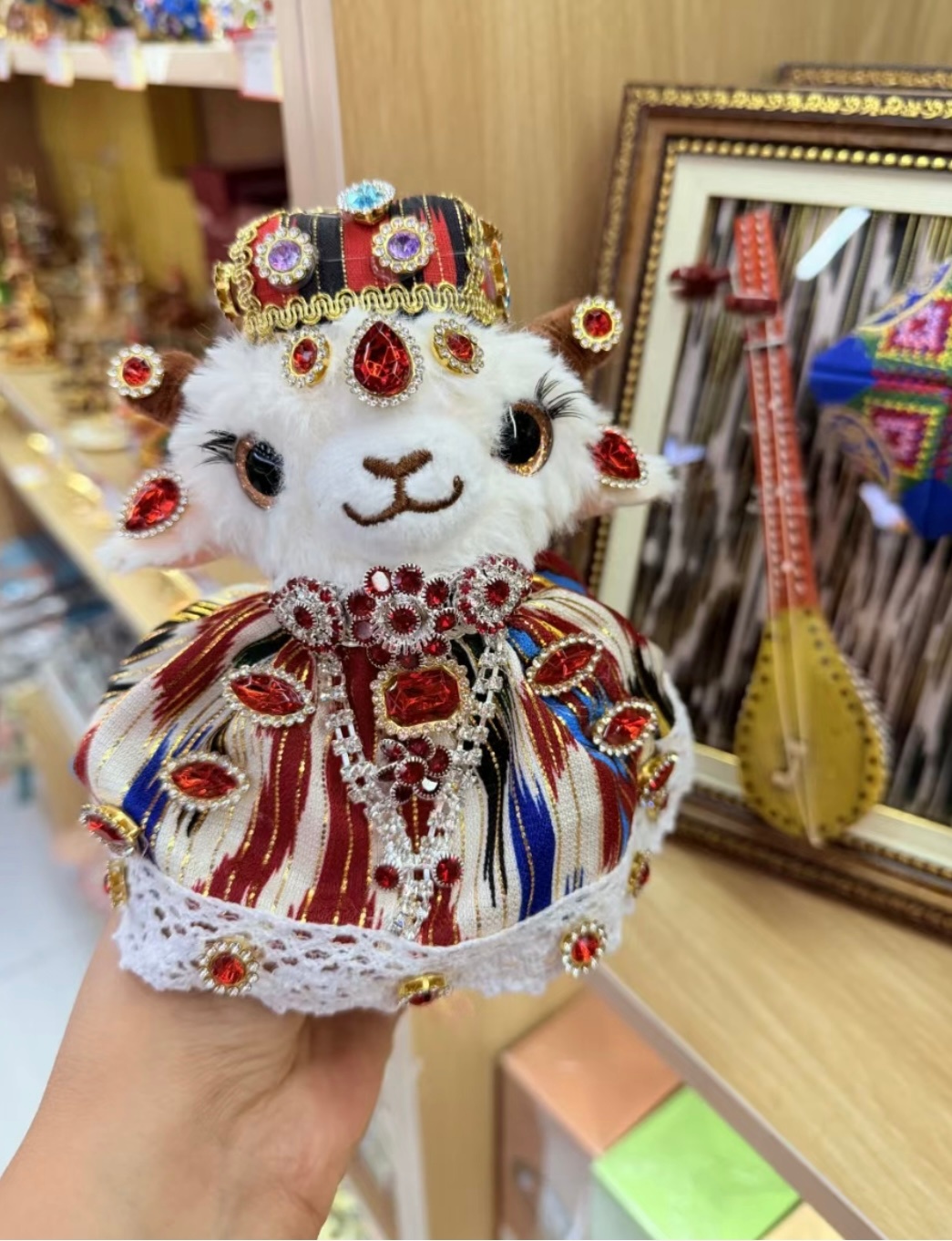 哇！今天被一只小羊给治愈到了🐑这个夏天，来自新疆乌鲁木齐的“新疆小羊”火了一只