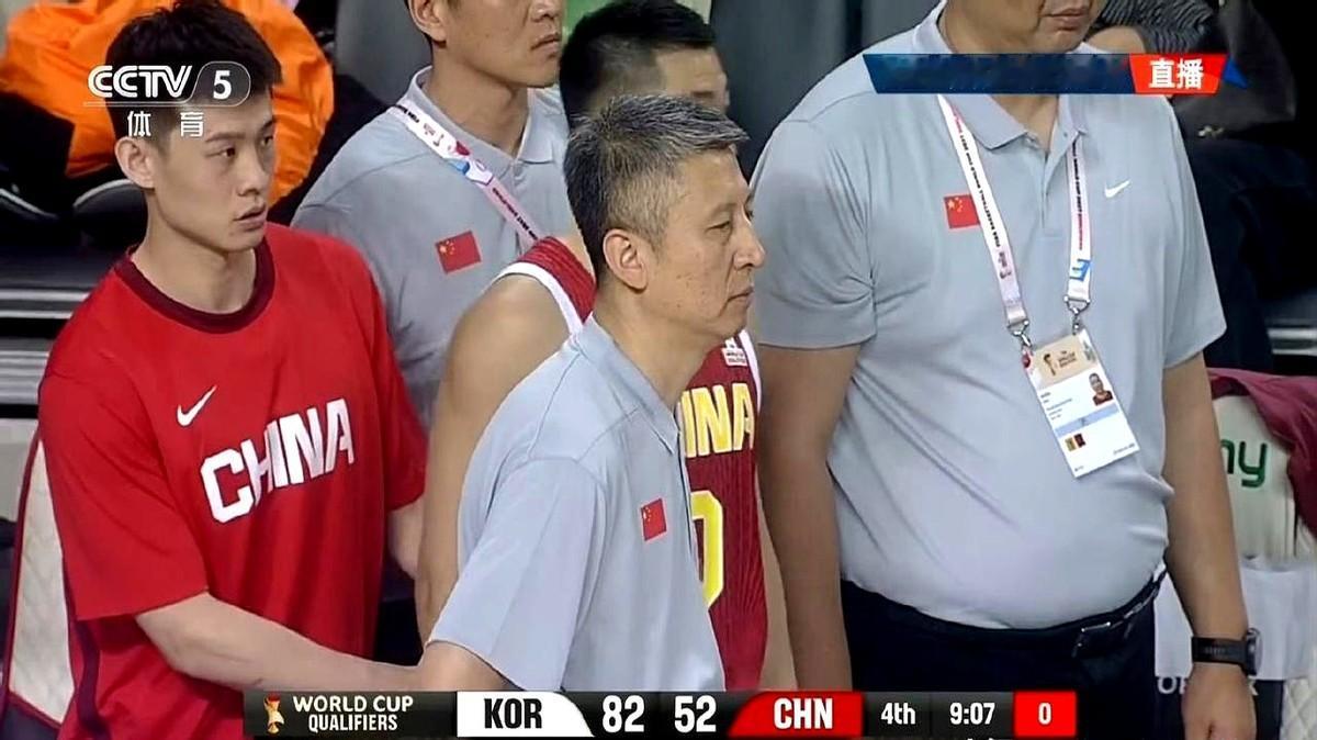 CBA全明星票王胡明轩，打韩国队再次表现低迷

这场他没运动战得分，仅靠替伤退的