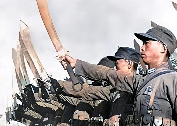 大刀真能拼过日军刺刀吗？八路老兵：一个排直接被日军一个班挑翻
 
不少人看惯了影