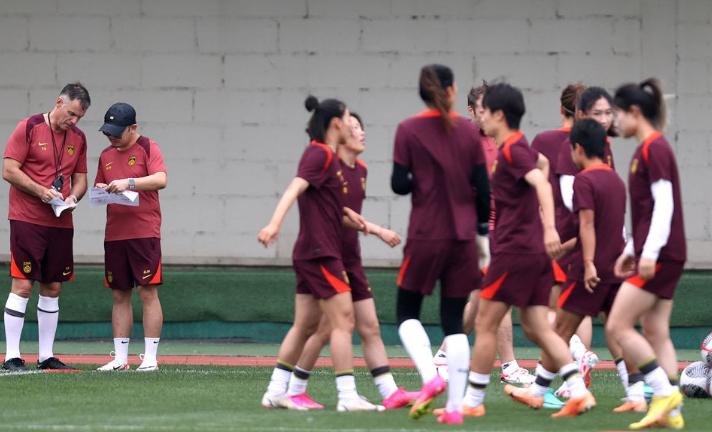 中国女足备战亚洲杯：热身赛2-0战胜越南，主帅米利西奇宣称力争带领球队夺冠！
近