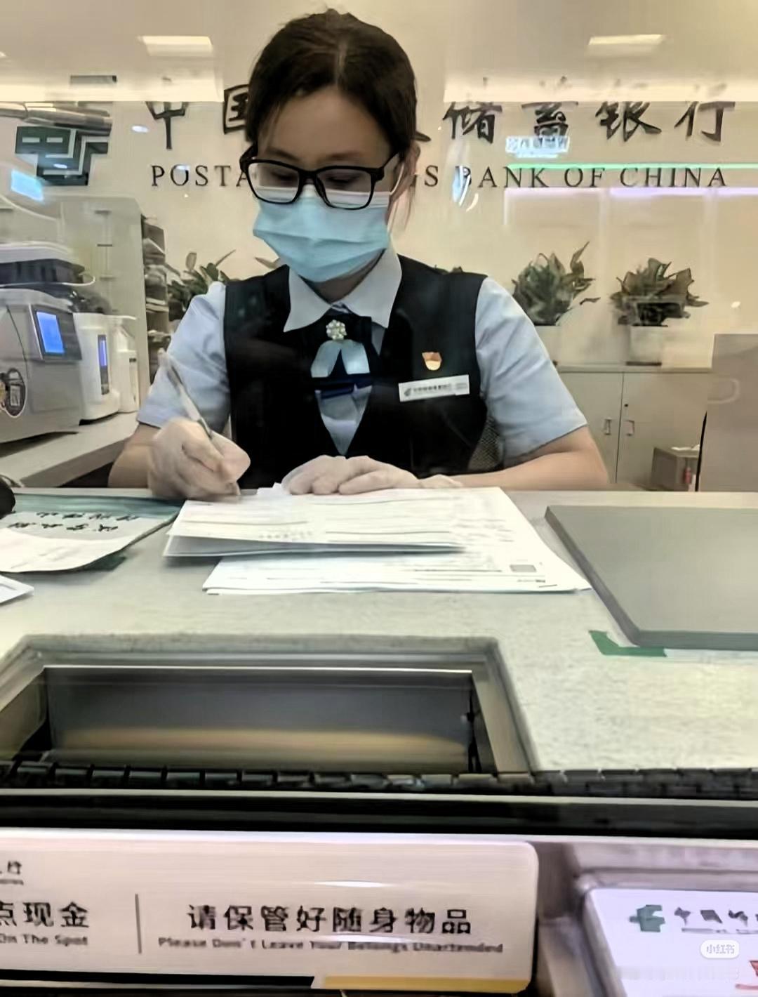 作为在银行工作4年的柜员，今天必须跟大伙唠唠。要是你有20万以上定期存款到期了，