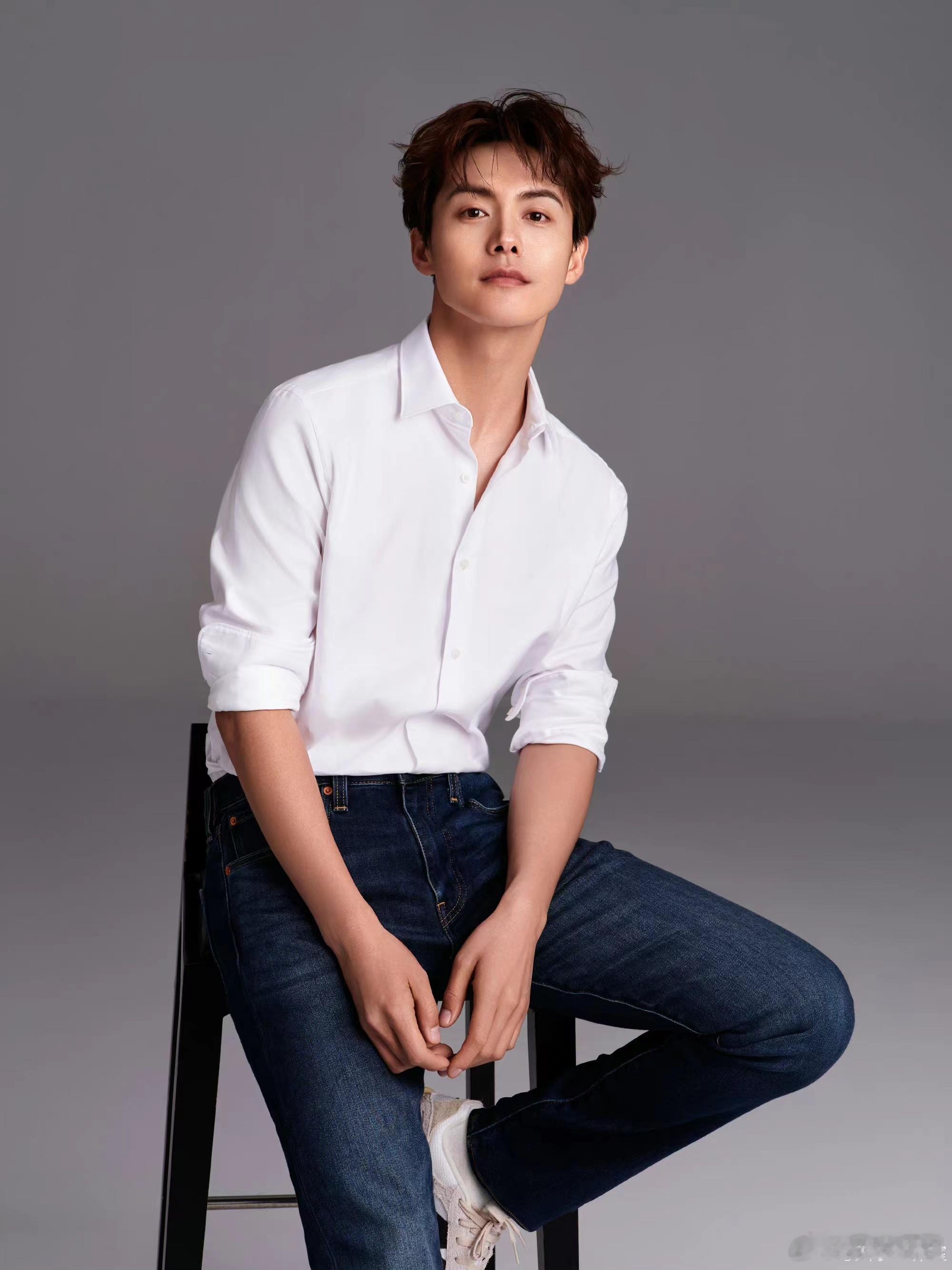 #马天宇白衬衫##马天宇38岁生日照# 马天宇白衬衫38岁生日照，好帅😍好板正