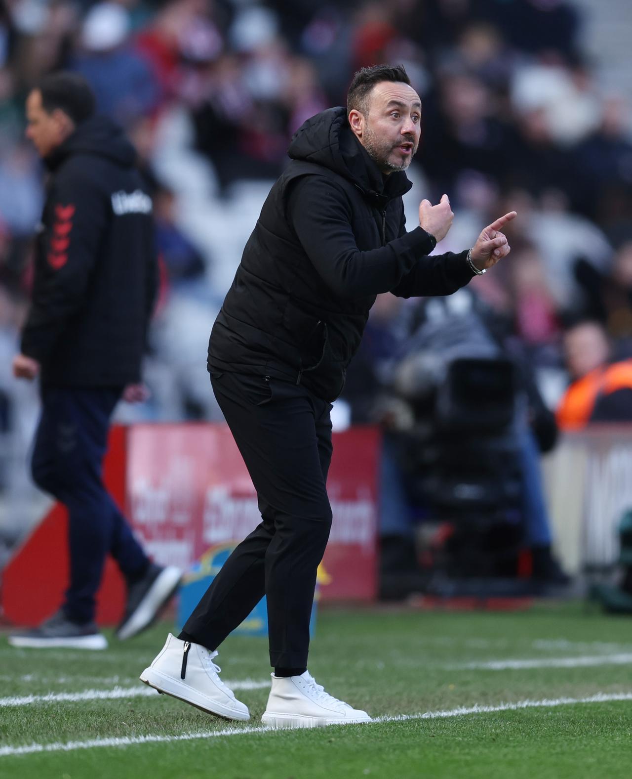 换帅如....换帅

德泽尔比执教热刺首秀遭遇开门黑

热刺连续14场英超不胜（