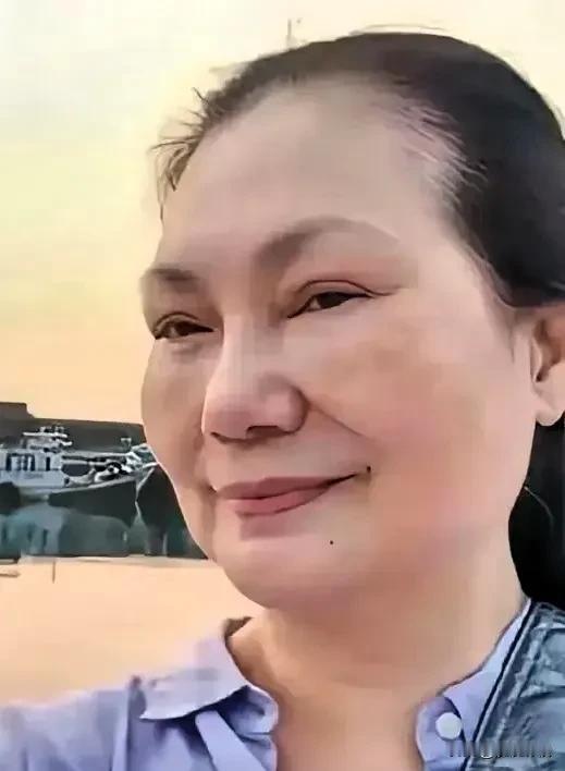 老黄头抢女儿首饰不让外孙去葬礼 新外婆反而更上心


老黄头为啥这么做？有说她爱