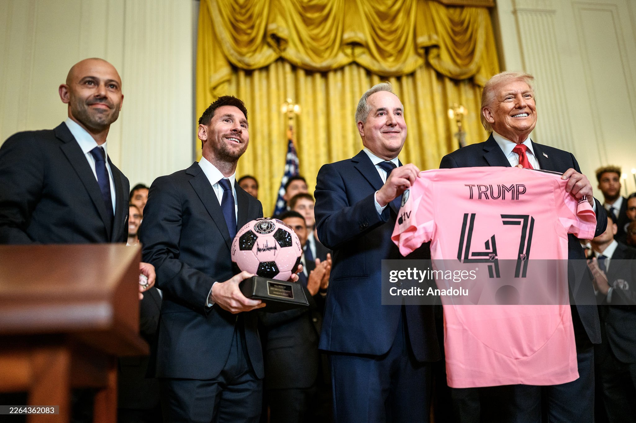 迈阿密国际造访白宫，庆祝球队在2025赛季夺得美职联总冠军，豪尔赫·马斯、马斯切