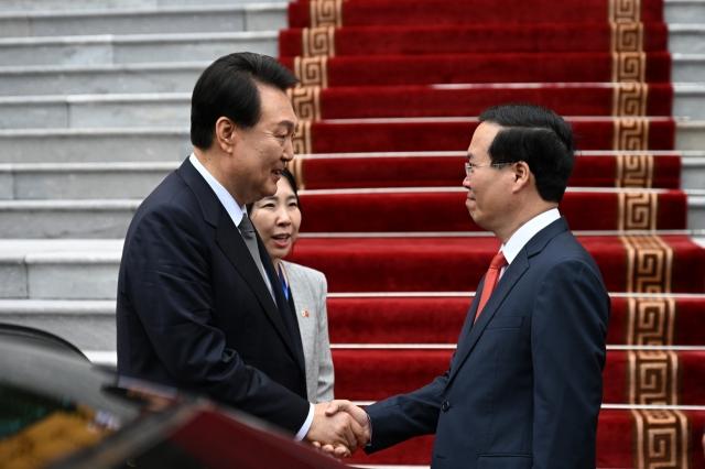 【韩国称与越南的合作不是为了牵制中国】

韩国总统办公室6月23日就尹锡悦总统和