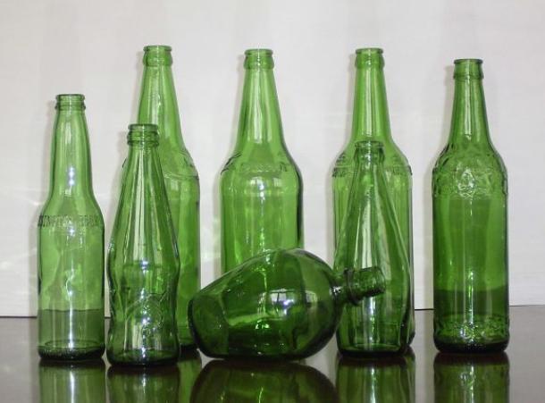 为何如今大多数啤酒厂，都不回收旧啤酒瓶了？那旧酒瓶都去哪了？

废旧玻璃回收价常