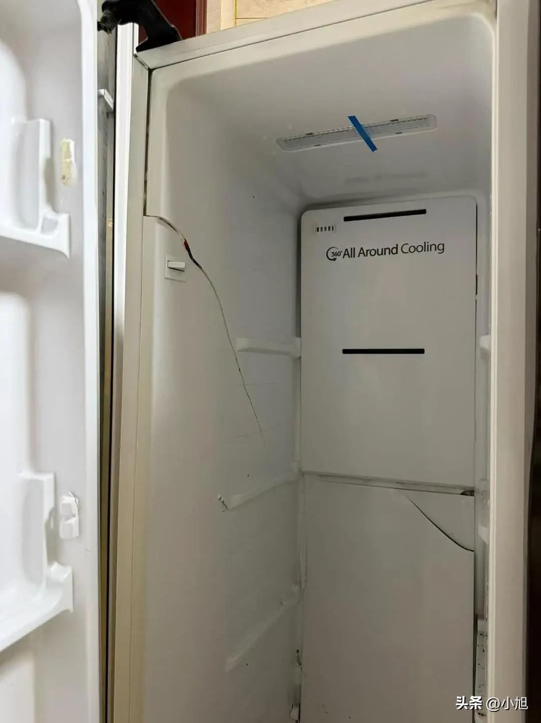 凌晨12点，浙江金华兰溪一户人家，厨房突然传来一声巨响。

全家人都被炸醒了。跑