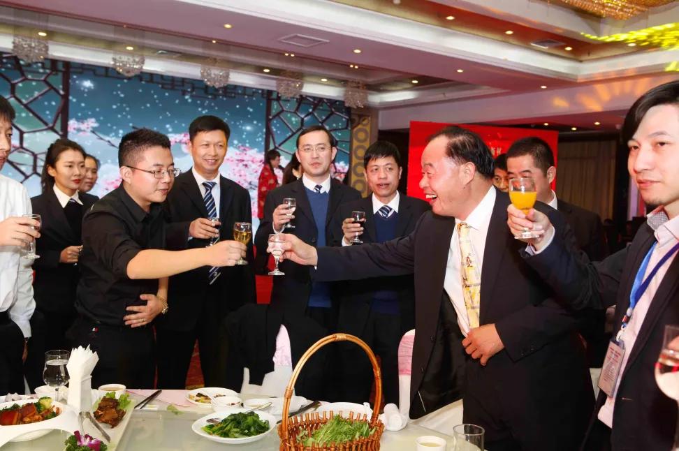 男人谨记：请客的时候千万不要犯这“3种低级错误”，又花钱又得罪人！

1.请人吃