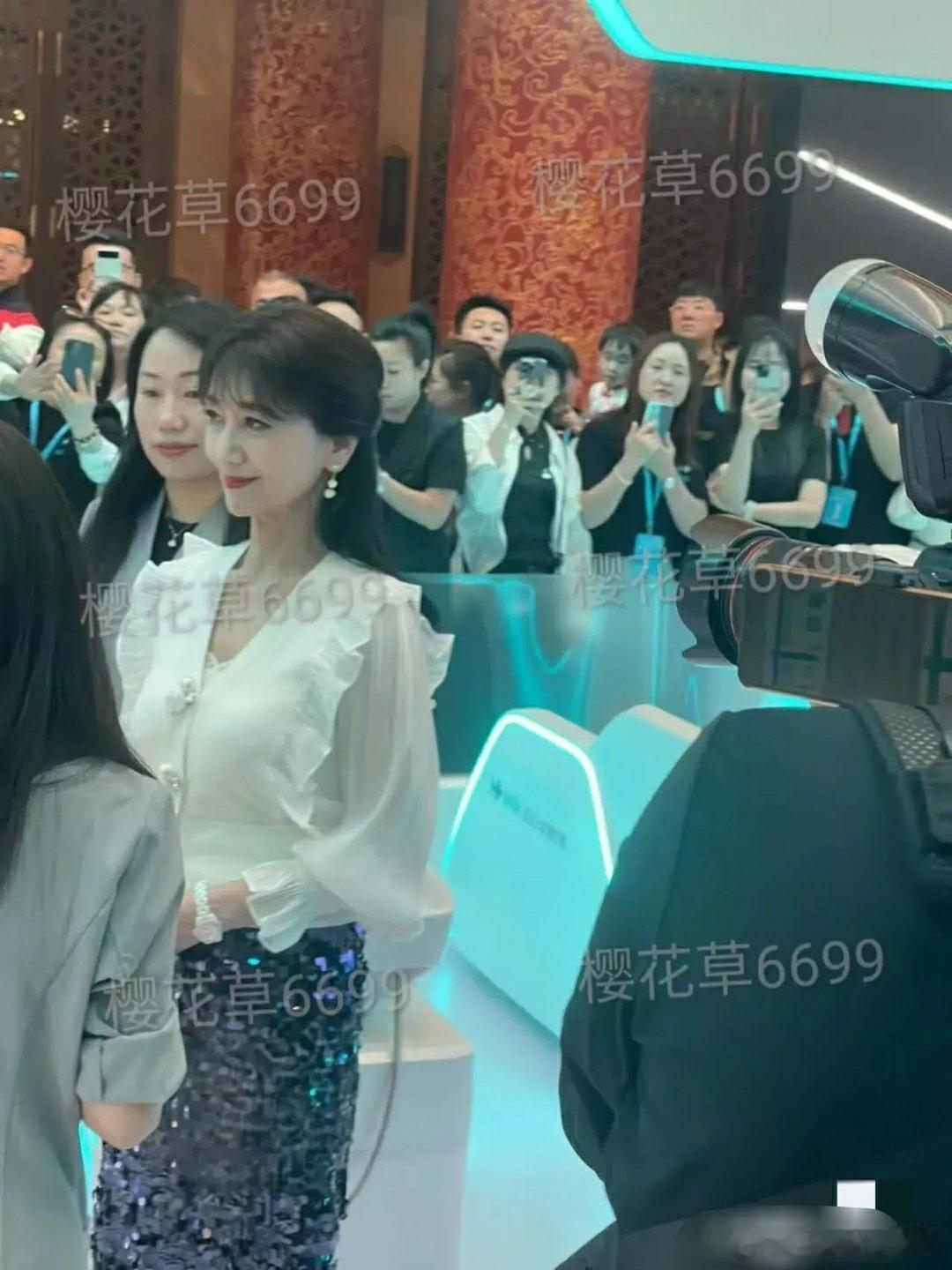 人老不老，不看脸，看脖子 ​​​