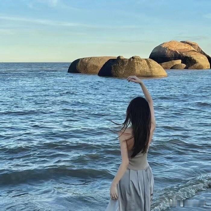 现在社会的傻女人，一定有这几个表现：

第一、认为自己的老公绝对忠诚，无论任何时