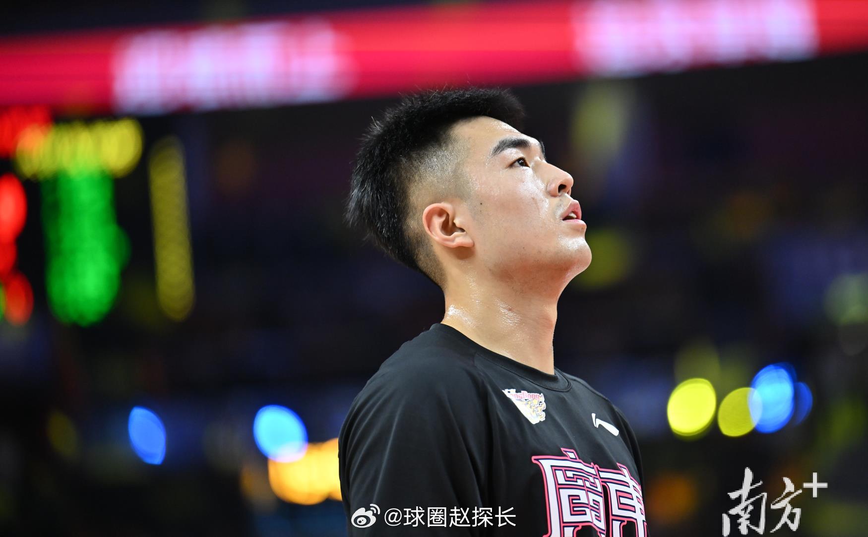 据探长了解，广东宏远与张文逸达成一年C类合同续约意向。张文逸2023年通过选秀加