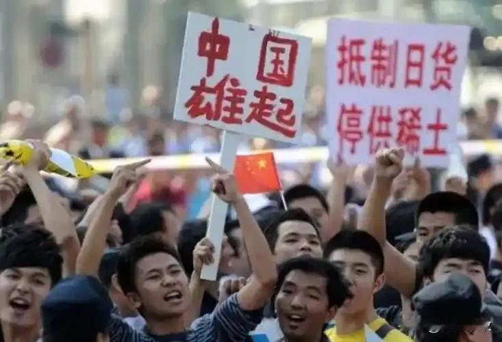 小时候经常听父辈们和日本人斗志斗勇的故事，讲他们怎么在日本驻地附近捣乱，怎样打日