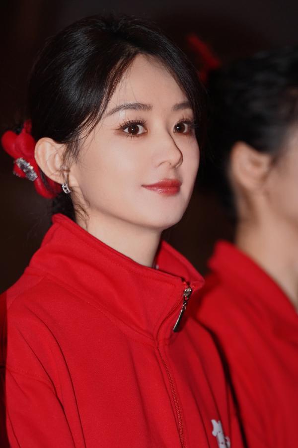 演员，赵丽颖，在第二十条里，扮演一个可怜的女人。赵丽颖说，前段时间，我回老家了，
