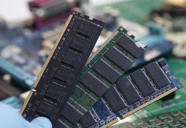 中国男人联手破局？内存条价格断崖式下跌，资本炒作终成泡影

近期国内内存市场迎来