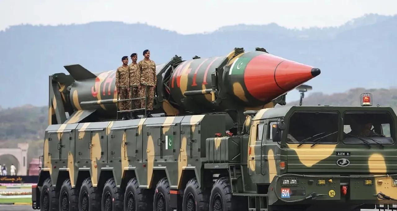 巴基斯坦向阿富汗正式宣战、怒斥塔利班政府是印度傀儡。

巴基斯坦与阿富汗塔利班临