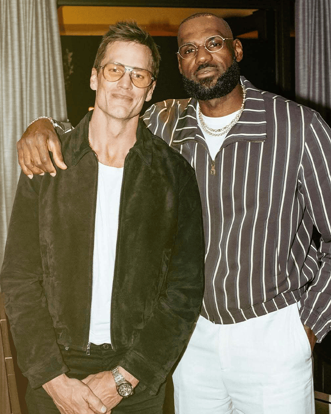 没人尊重？NFL官方社媒更新动态，晒出一张汤姆-布雷迪与詹姆斯的合影并配文：“?