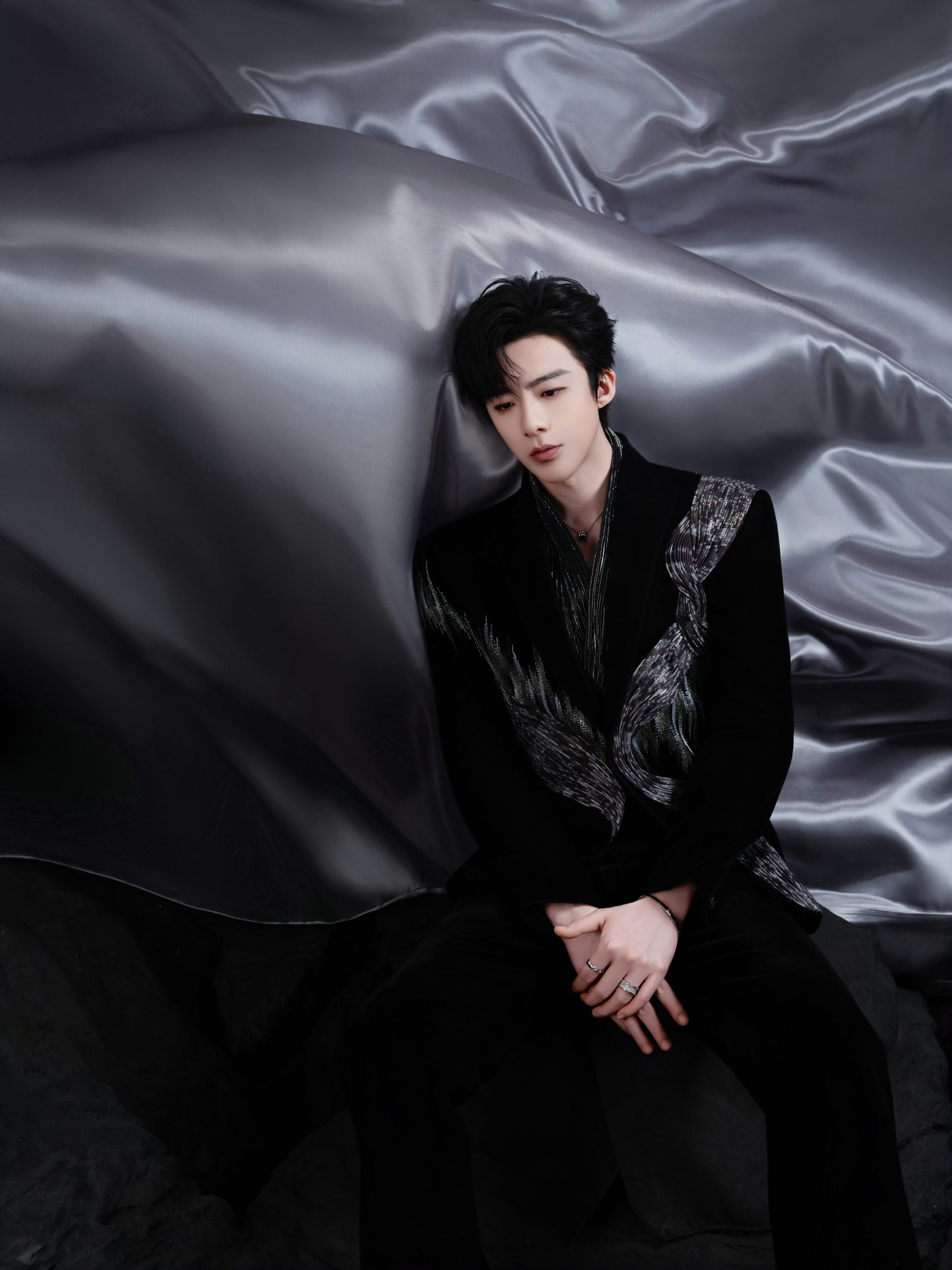 不必追赶别人的光芒，深耕自己的热爱，也能走出独属于自己的繁花路。刘宇宁网络视听盛