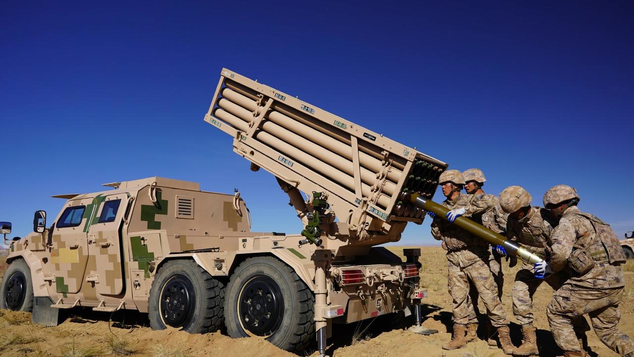 果然猛！我国最新型猛士火箭炮——PHL-21 轮式122mm火箭炮是适配轻型高机