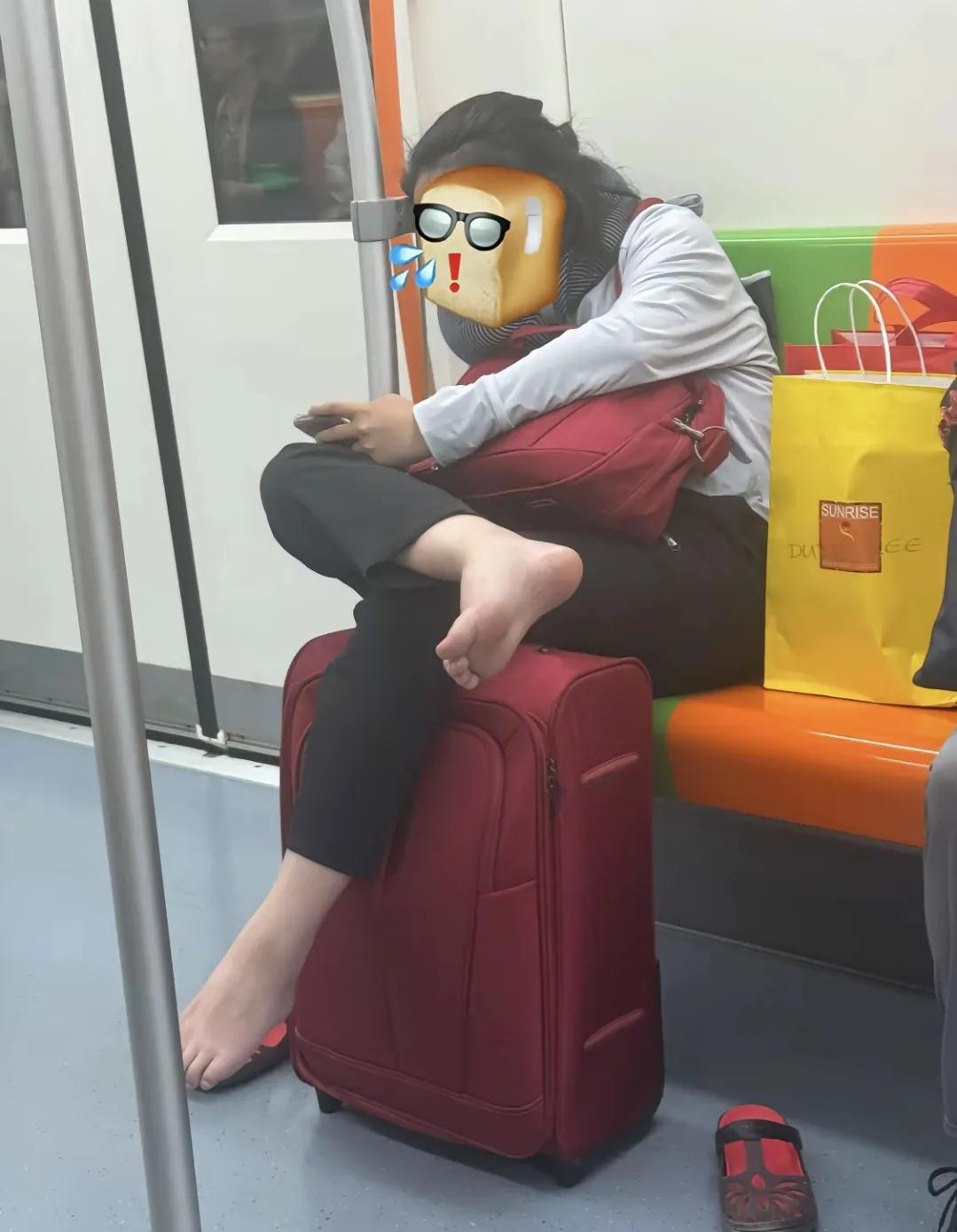 我滴个天呐！真不知道该说点什么好了，她到底是怎么做到不害羞的？[捂脸]